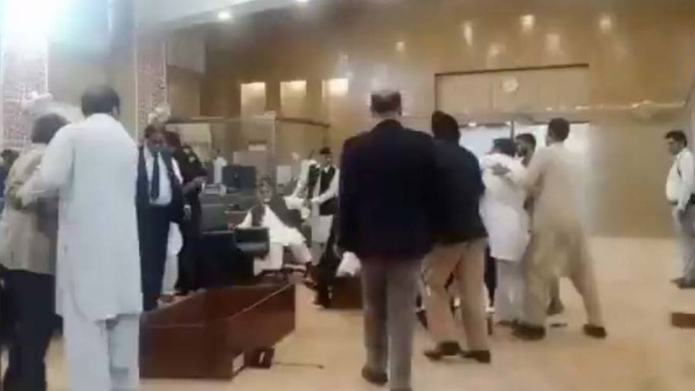 اسمبلی کے اندر ہونے والی ہنگامہ آرائی شدت اختیار کر گئی ۔فائل فوٹو