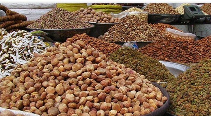  کئی آئٹم افغانستان اورایران سے اسمگل بھی ہو رہے ہیں- گُڑاوراس سے تیار اشیا بھی مہنگی کر دی گئیں۔فائل فوٹو