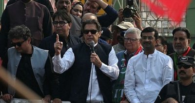 عمران خان کامونکی سے موڑ ایمن آباد پہنچیں گے۔فائل فوٹو