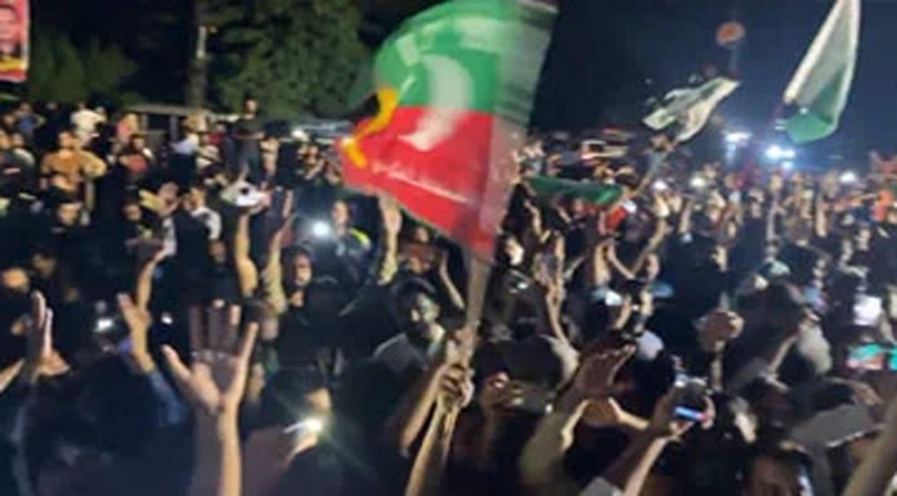  سینئر اینکر ارشد شریف کے قتل پرعوامی جذبات سے فائدہ اٹھانے کے لیے عمران خان نے ڈیڈ لائن سے قبل لانگ مارچ شروع کرنے کا فیصلہ کیا-فائل فوٹو 