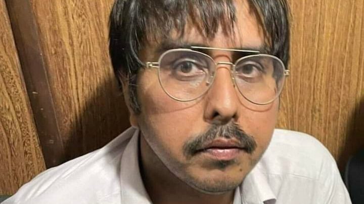 شہباز گل کو اشتہاری قرار دینے کی کارروائی کا آغاز کرنے کا حکم  دیدیا گیا. فائل فوٹو