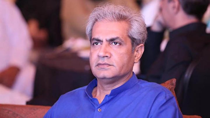 عمر سرفراز کی اہلیہ کو کمرہ عدالت کے باہر سے گرفتارکیا گیا۔ فائل فوٹو