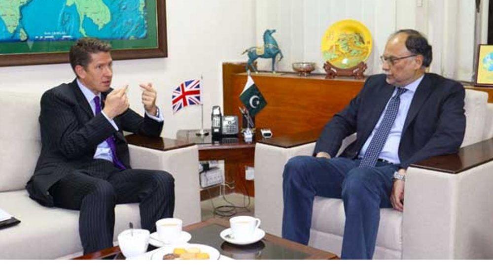 احسن اقبال برطانوی ہائی کمشنر ملاقات