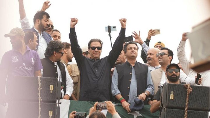 اسد عمر نے لانگ مارچ کے راولپنڈی پہنچنے کا نیا شیڈول جاری کردیا۔فائل فوٹو