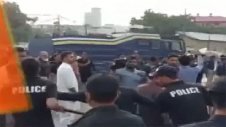 ملازمین پر پولیس ٹوٹ پڑی