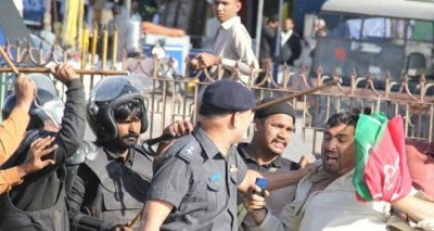  صوبائی انتظامیہ پی ٹی آئی کارکنان کے اشتعال انگیز نعروں سے پریشان- خلیج بڑھنے کا امکان ہے۔فائل فوٹو