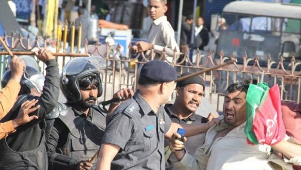  صوبائی انتظامیہ پی ٹی آئی کارکنان کے اشتعال انگیز نعروں سے پریشان- خلیج بڑھنے کا امکان ہے۔فائل فوٹو