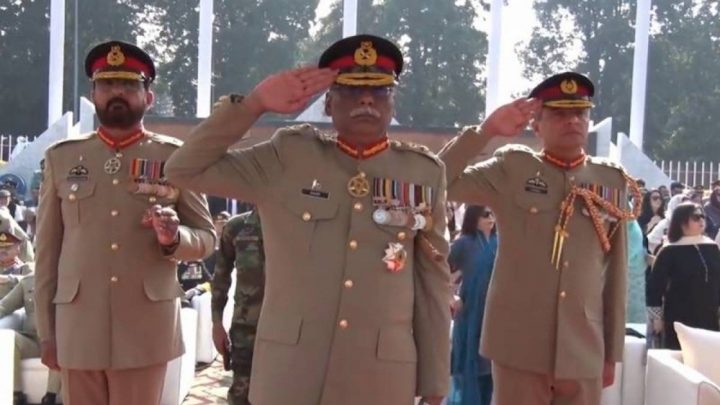 جنرل ساحر شمشاد مرزا نے گارڈ آف آنراورمارچ پاسٹ کا جائزہ لیا۔فائل فوٹو