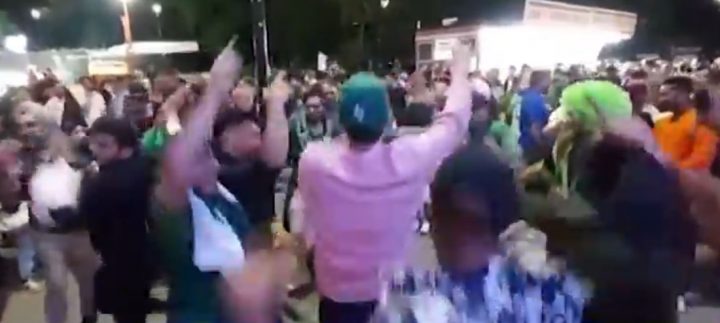 پاکستانی شائقین حوصلہ بلند