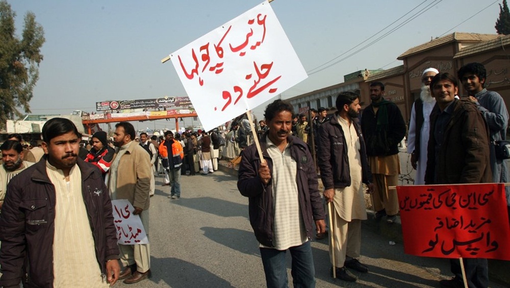 دن بھر میں آٹھ گھنٹے دستیاب- اس دوران بھی غیراعلانیہ لوڈشیڈنگ جاری رہتی ہے-فائل فوٹو