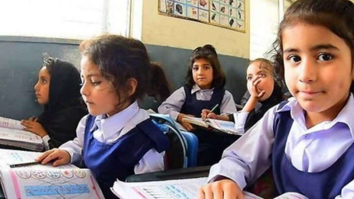 چھٹیوں میں توسیع شدید سردی کے باعث کی گئی ہے۔فائل فوٹو