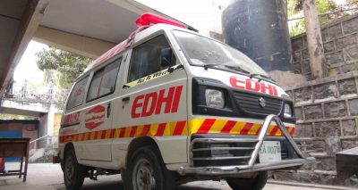 زخمیوں کوایدھی ایمبولینس کے ذریعے جناح اسپتال منتقل کر دیا گیا ۔فائل فوٹو