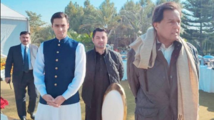 جنید صفدر والدہ مریم نواز کی سیاست میں مدد کرنا چاہتے ہیں،فائل فوٹو