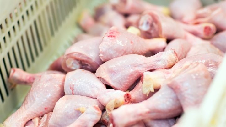 مرغی کا فی کلو گوشت 780 روپے میں پڑ رہا ہے تو 640 کی سرکاری قیمت پر کیسے بیچیں، فائل فوٹو