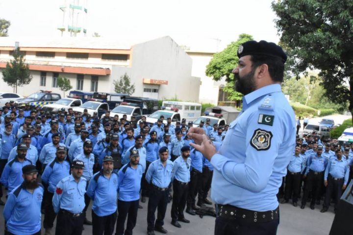 افسران و اہلکار پنجاب پولیس کی یونیفارم جیسے سکس پاکٹ پینٹ پہنیں گے، فائل فوٹو