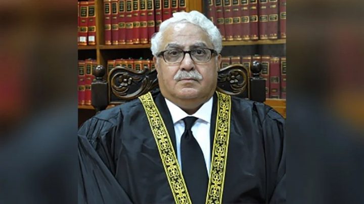 معزز جج مظاہر علی نقوی کو بتانا چاہیے کہ ان کے ذرائع آمدن کیا تھے۔ فائل فوٹو