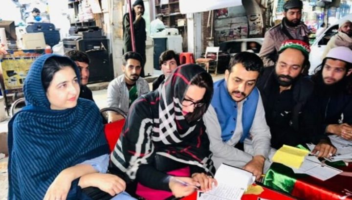 سابق گورنر شاہ فرمان نے اور دیگر رہنماؤں خود کو نظر بندی کے لیے پیش کرنے کا اعلان کیا ہے۔فائل فوٹو