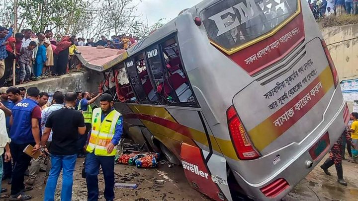 زخمیوں کوڈھاکہ میڈیکل کالج اسپتال منتقل کردیا ہے۔فائل فوٹو