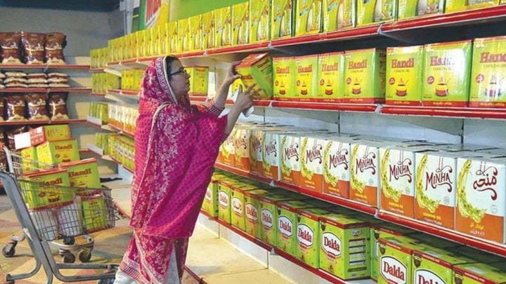 مہنگائی کے ستائے شہریوں کو حکومت کی جانب سے رمضان سے قبل ایک اور تحفہ دے دیا گیا۔فائل فوٹو