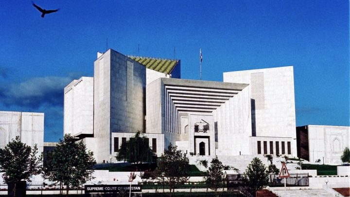 اٹارنی جنرل، وزارت خزانہ کے حکام چیف جسٹس کے چیمبر میں پیش ہوئے۔ فائل فوٹو