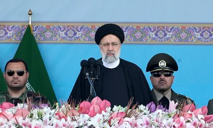 ایرانی صدر اور ساتھیوں کی نماز جنازہ کل سپریم لیڈر آیت اللّٰہ خامنہ ای پڑھائیں گے۔،فائل فوٹو