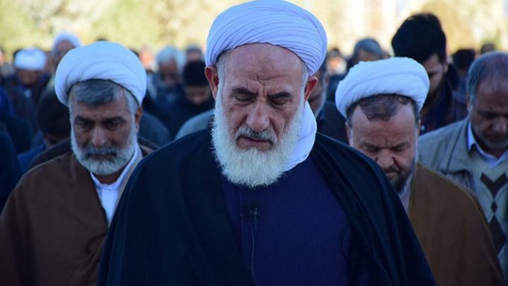 سیکیورٹی پر مامور اہلکاروں نے قاتل کو گرفتار کرلیا۔ فائل فوٹو