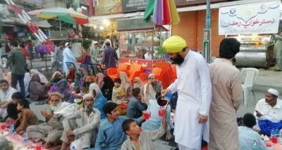 سکھ برادری رمضان میں سر عام کھانے پینے سے گریز کرتی ہے ،فائل فوٹو
