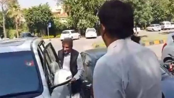 فاضل جج نے دونوں رہنماﺅں کی درخواست ضمانت خارج کر دی، فائل فوٹو