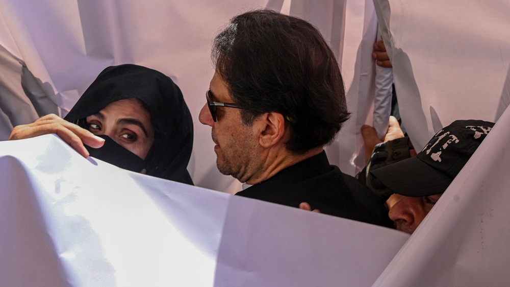  عمران خان کی بہنوں اور بیوی میں اختلافات کھل کر سامنے آنے لگے، فائل فوٹو