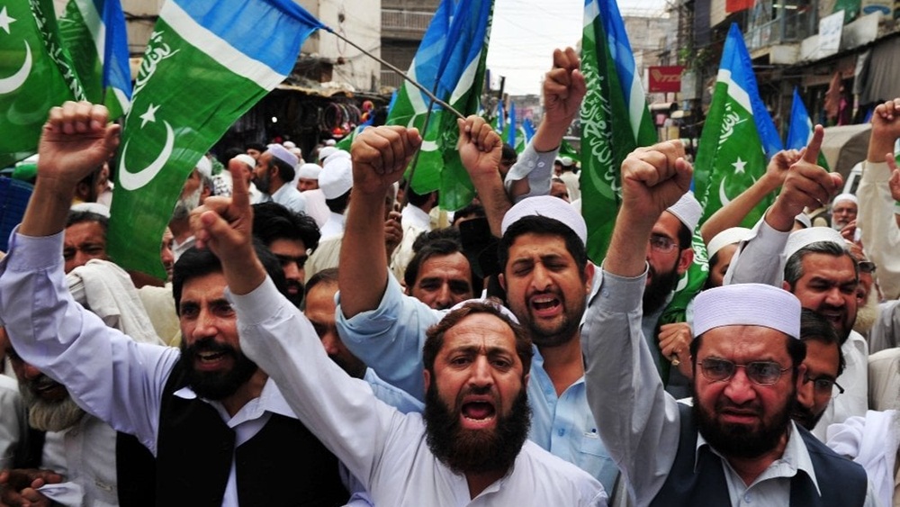 کراچی میں اہم پبلک مقامات پر جماعت اسلامی کے کارکنان سڑکوں پر نکلے ،فائل فوٹو