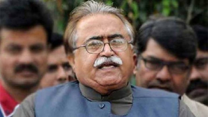 گھر میں بچوں کی تفریح کیلیے چھوٹا سا سوئمنگ پول تھا۔ فائل فوٹو