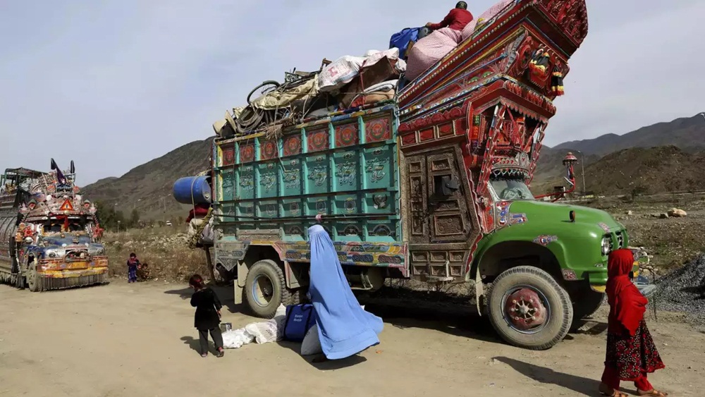  بعض افغان باشندوں نے جائیداد اور کاروبار پاکستانی بیویوں اور دوستوں کے نام منتقل کردیے، فائل فوٹو