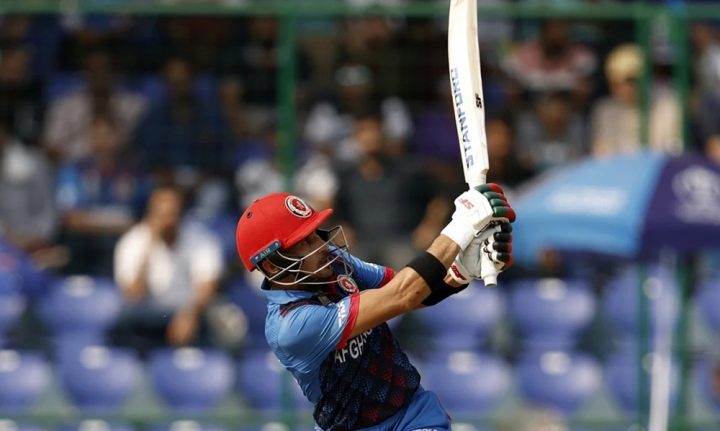 رحمان اللہ گرباز 58 گیندوں 8 چوکوں اور 4 چھکوں کی مدد سے 80 رنز کی اننگز کھیلی۔فائل فوٹو