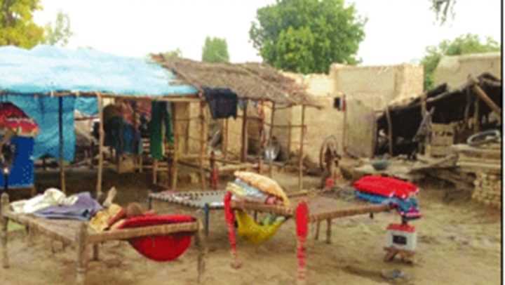 شدید مہنگائی میں تو ستر ہزار کا فرش بننا ہی ممکن نہیں، فائل فوٹو