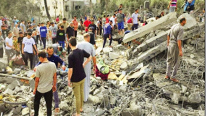 رفاہ میں رہائشی عمارتوں پر بمباری کی جا رہی ہے، فائل فوٹو