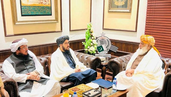 افغان وزیراعظم اور مولانا فضل الرحمن کے درمیان ملاقات میں مہاجرین کی واپسی سمیت تجارتی امور بھی زیر بحث آئے، فائل فوٹو