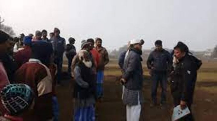 بچوں نے جابجا قرآن کے جلے ہوئے اوراق دیکھے تو امام مسجد کو آگاہ کیا، فائل فوٹو