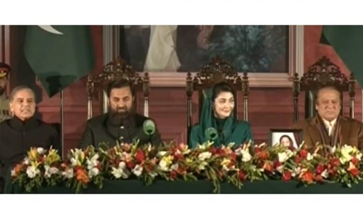  گورنر بلیغ الرحمن نے مریم نوازشریف سے عہدے کا حلف لیا، فائل فوٹو