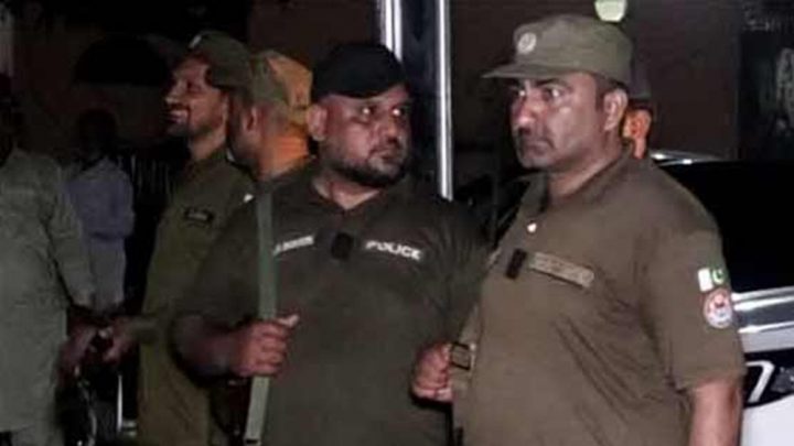 اشفاق تارڑ محکمہ معدنیات میں ملازم ہیں، جو لیاقت چٹھہ کے ساتھ پی اے کے طور پر کام کر رہے تھے، فائل فوٹو