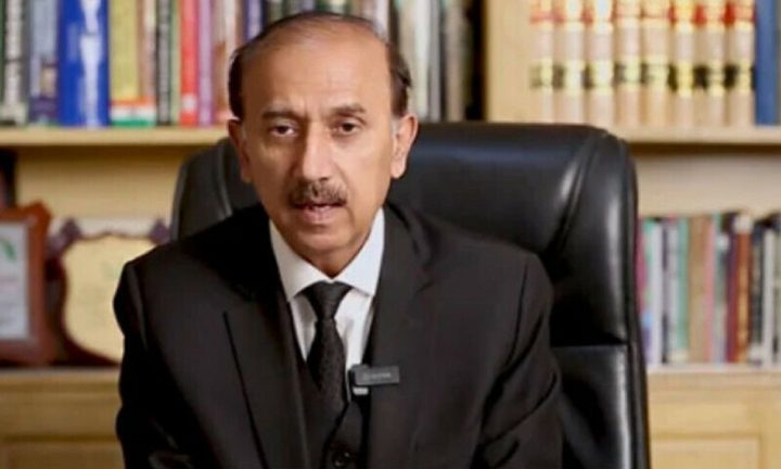 ساری مراعات اشرافیہ کو ملتی ہیں۔ حکمرانی کا حق عوام کو دیا جائے، فائل فوٹو