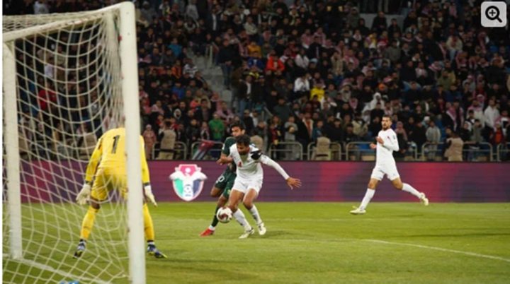 16 سال کے عرصے میں پاکستان کی یہ سب سے بڑے مارجن سے ناکامی ہے، فائل فوٹو