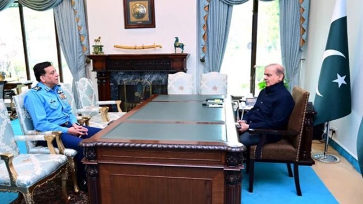 صدرِ مملکت ایئر چیف ظہیر بابر سدھو کی مدت ملازمت میں توسیع کا اعلان کریں گے، فائل فوٹو