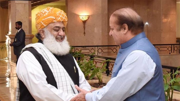 مولانا فضل الرحمن نے نواز شریف سے گلے شکوے کیے، فائل فوٹو