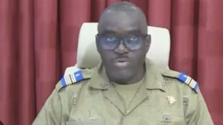 حکومت نے امریکی فوجی اور سویلین ملازمین کے متعلق معاہدہ فوری ختم کرنے کا فیصلہ کیا ہے، فائل فوٹو