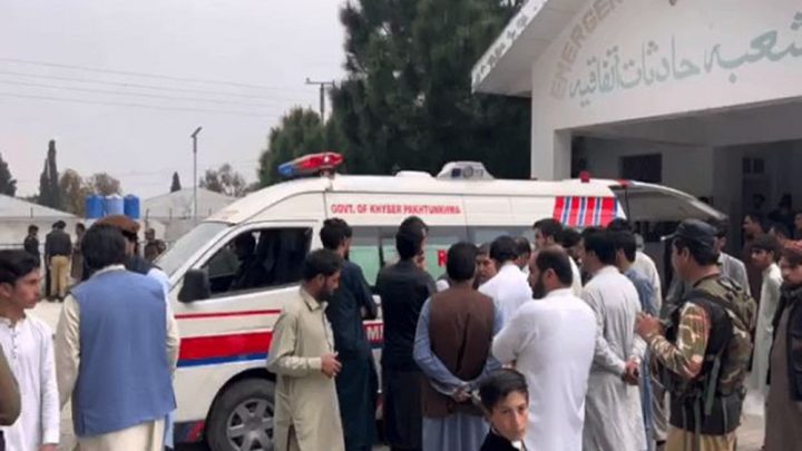 مقامی اسکول بند کر دیے گئے اور لوگ گھروں میں محصور ہو کر رہ گئے، فائل فوٹو