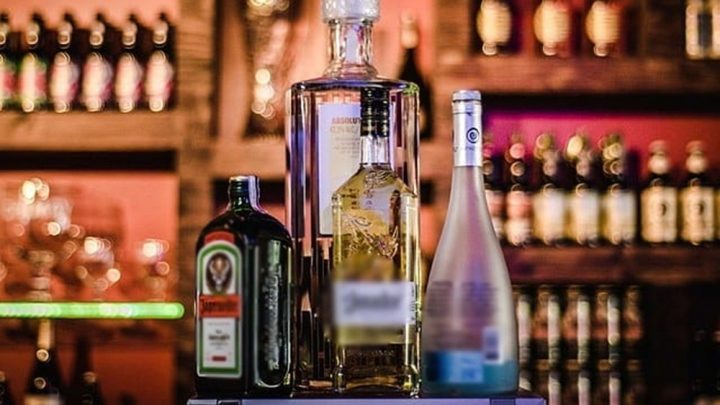  دکان میں فوٹوگرافی اور موبائل فون کا استعمال پر بھی پابندی ہوگی، فائل فوٹو