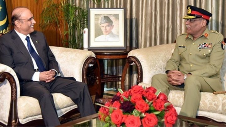 صدر مملکت نے قومی سرحدوں کے دفاع ، ملکی سماجی و اقتصادی ترقی میں مسلح افواج کے کردار کو سراہا، فوٹو آئی ایس پی آر