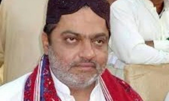 صوبائی حکمران پارٹی کی بااثر ترین خاتون لیڈر نے چھتری فراہم کردی، فائل فوٹو