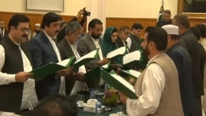 گورنر بلوچستان ملک عبدالولی کاکڑ نے 14 وزرا سے حلف لیا، فائل فوٹو