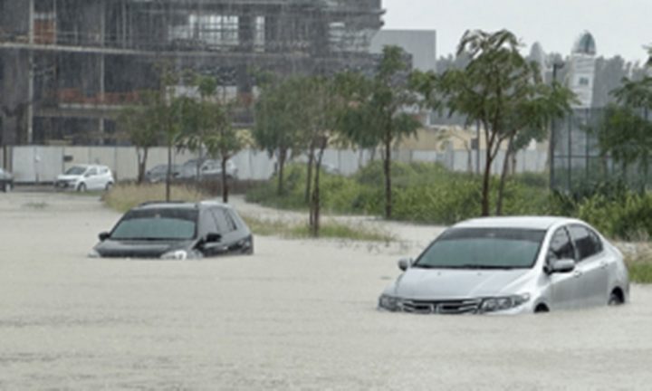 کلاؤڈ سیڈنگ کے دوران متحدہ عر ب امارات کے درجہ حرارت میں کمی کا بھی بغور جائزہ لیا گیا،فائل فوٹو
